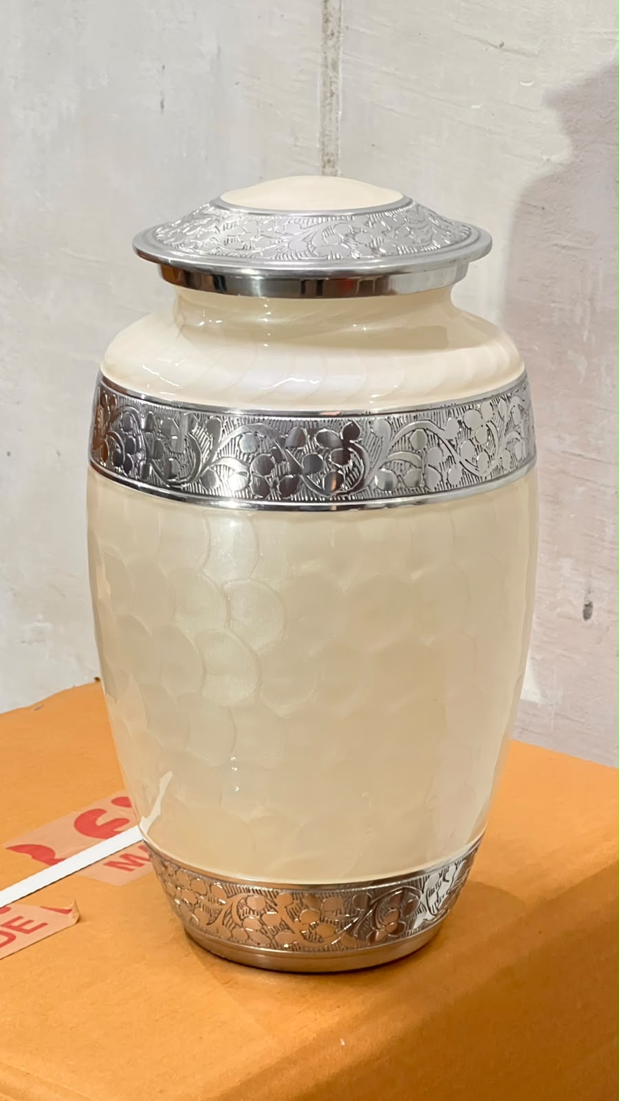 Aluminum Urn - White - AU 101